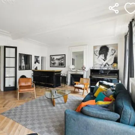 Apartment Haussmanien - 17 Batignolles Etoile