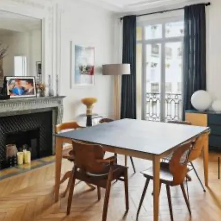 Apartment Haussmanien - 17 Batignolles Etoile